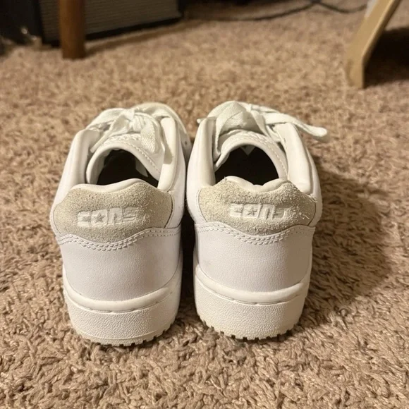 Converse Women's Size 7 Low Top Sneakers - Picture 5 of 5